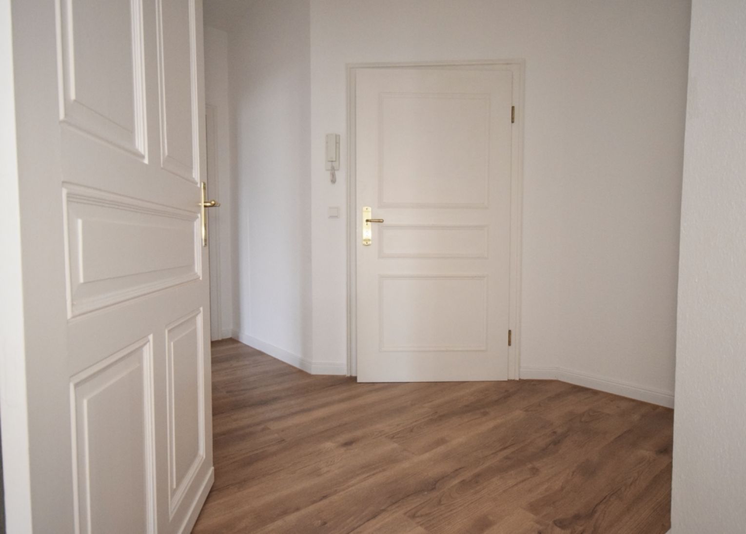 3-Raum in Chemnitz • separates WC • Laminat • imposante Jugendstilvilla • Altbau • mit Einbauküche!