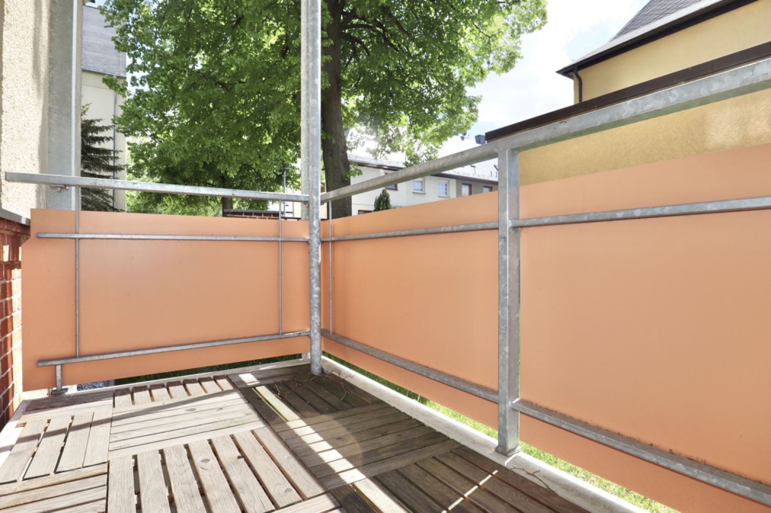 2-Raum Wohnung • Balkon • Tageslichtbad mit Wanne • neuer Boden• ruhige Lage • Gablenz