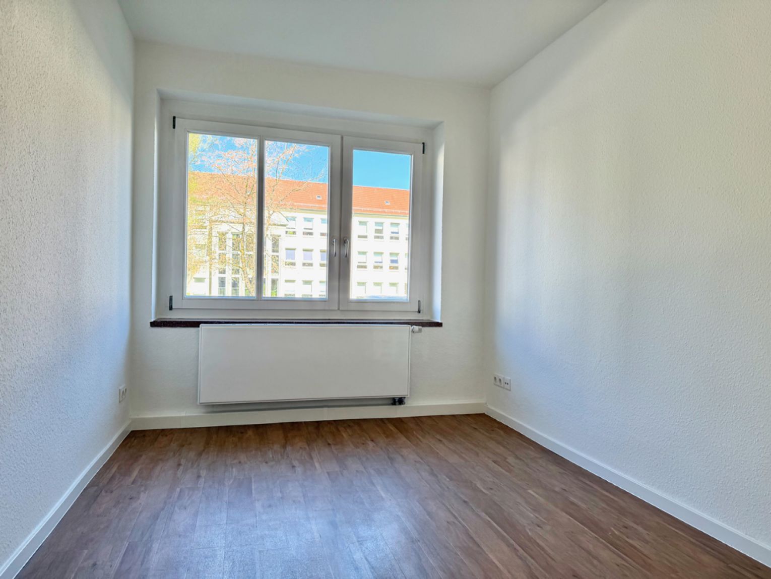 3 Zimmer • zur Miete • mit Balkon • Einbauküche • im Lutherviertel • in Chemnitz • schnell sein!