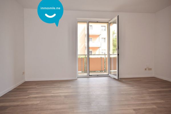 Tageslichtbad mit Wanne • 2 Zimmer • am Heimgarten • Balkon • Top-Preis! • Neues Laminat