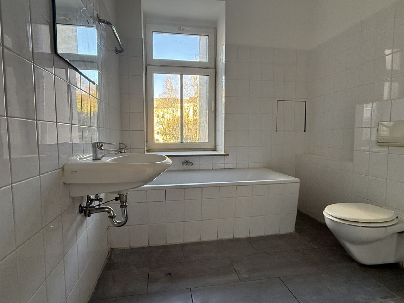 2-Raum Wohnung • in Chemnitz - Bernsdorf • Bad mit Fenster & Wanne • neu renoviert • in Uni-Nähe