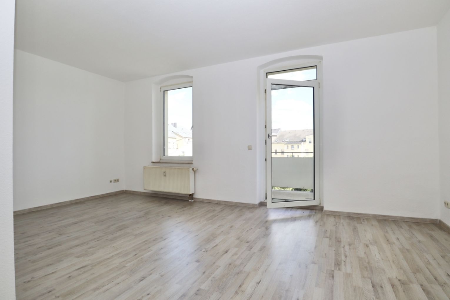 2-Raum Wohnung in Chemnitz • Balkon • saniert • Einbauküche • Stellplatz • Ebersdorf • jetzt anrufen