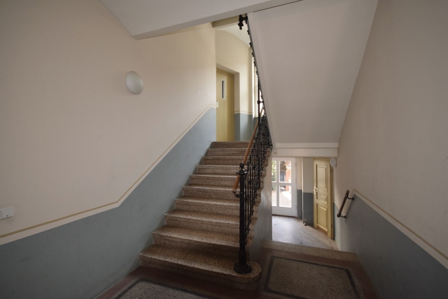 3-Raum Wohnung in Chemnitz • Parkett • Balkon • Wanne • Aufzug • weiße Stil-Türen! • Kulturdenkmal