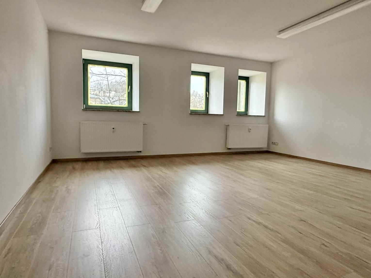 Büro und Lagerfläche • Ladenstraße Stollberg • 2 Räume • Archivraum • TOP Lage • Einmal anschauen?