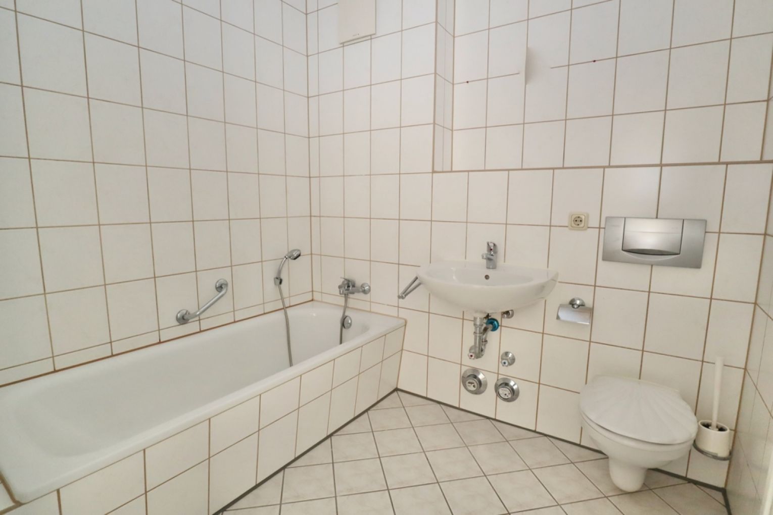 3-Raum Wohnung in Chemnitz • Balkon • Einbauküche • Stellplatz • Altchemnitz • jetzt anrufen