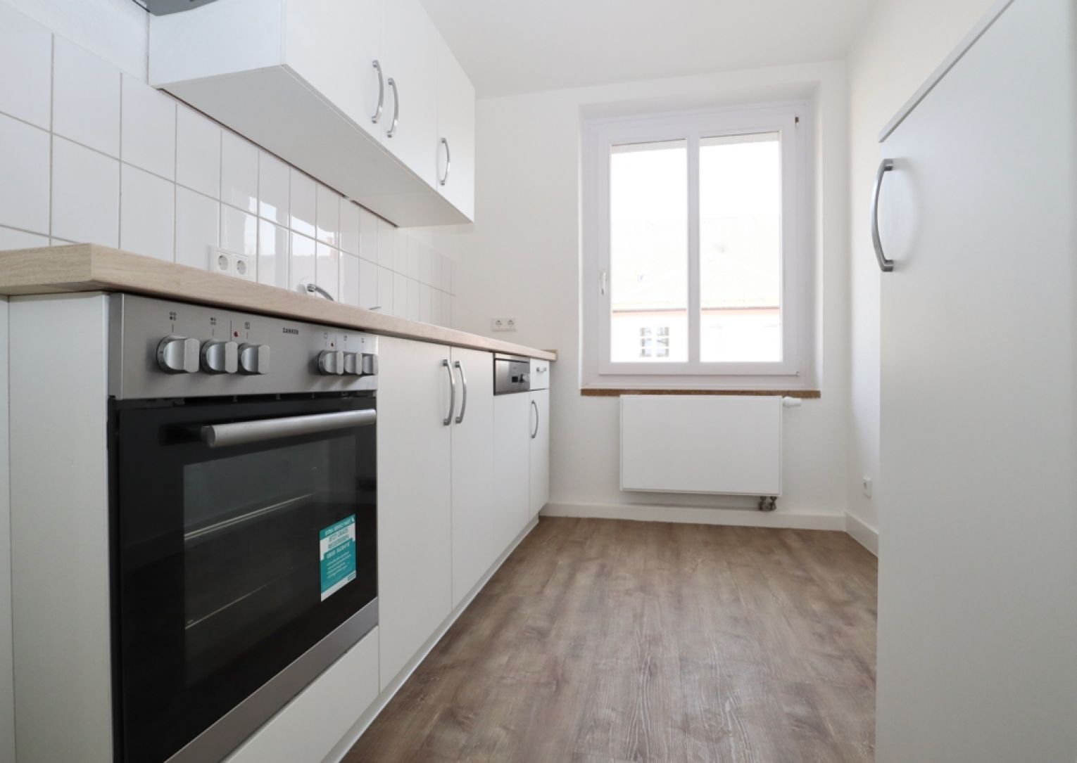 3 Zimmer • Küche • neu saniert • in Chemnitz • Tageslichtbad mit Wanne • jetzt anrufen!