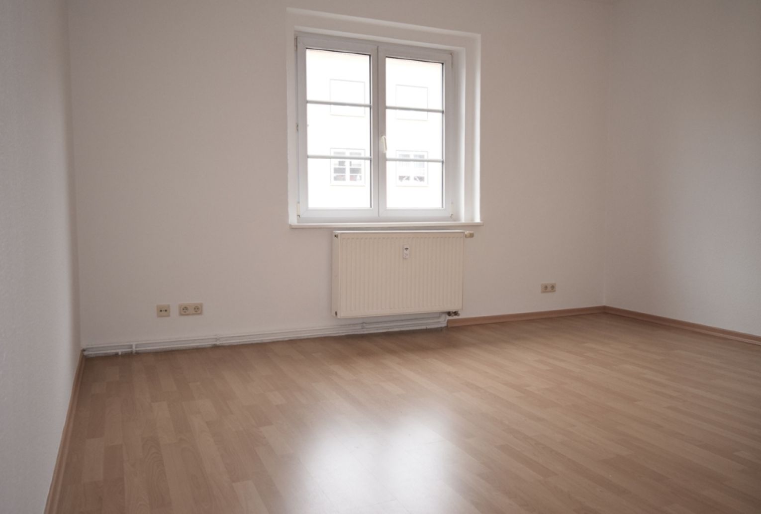 Tageslichtbad mit Wanne • Balkon • renoviert • 2 Raum • Sonnig • Einbauküche • Besichtigungstermin!?