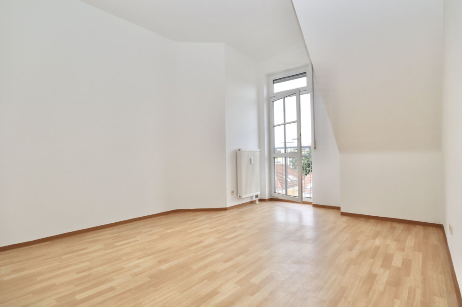 Zentrum • 2-Raum Wohnung • Dachgeschoss • Fahrstuhl • Chemnitz • Stellplatz • Stadt • Mieten