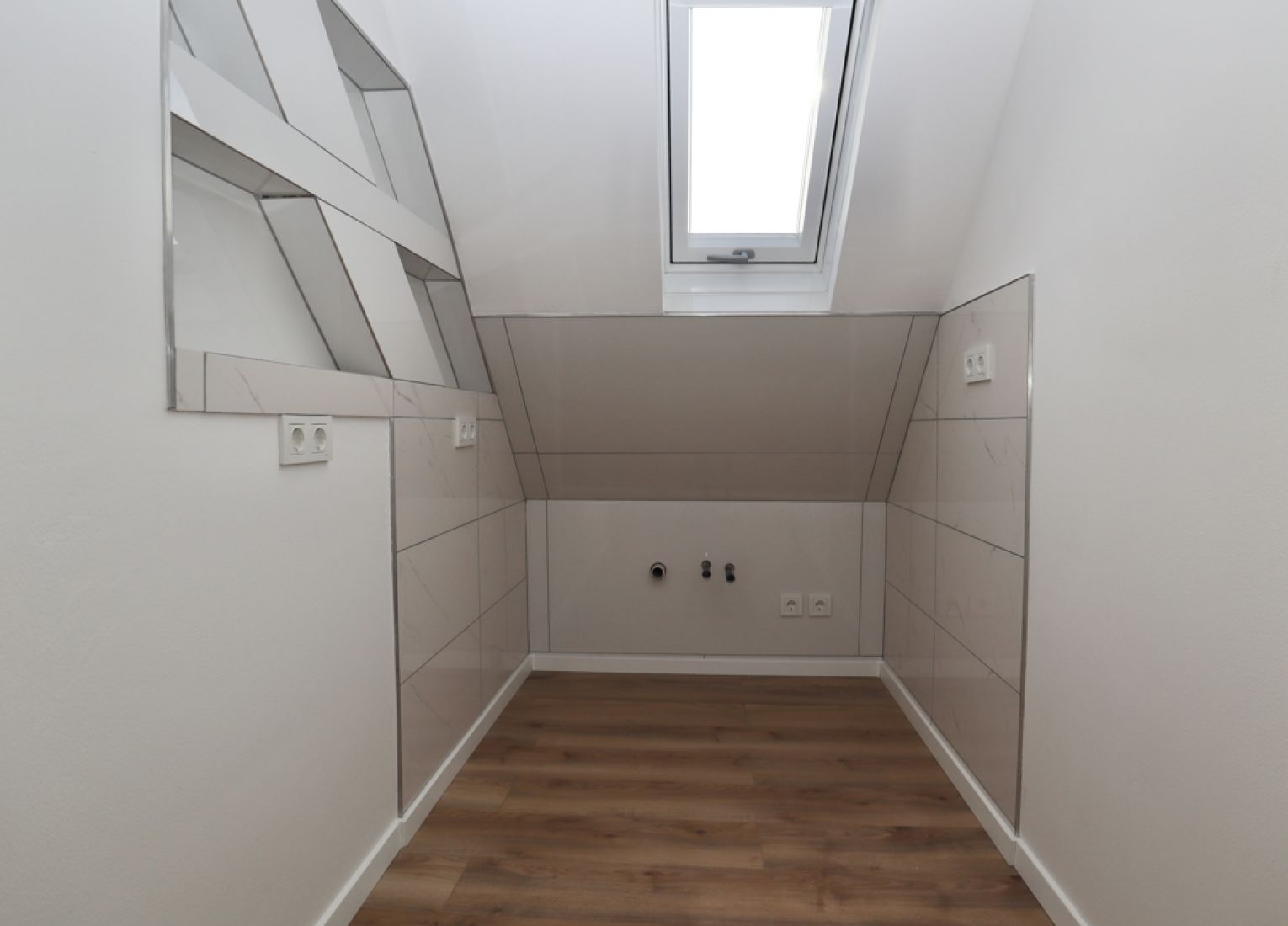 Dachgeschosswohnung • 1 Raum  • neu • für Singles oder Studenten • Kappel •  Chemnitz • schnell sein