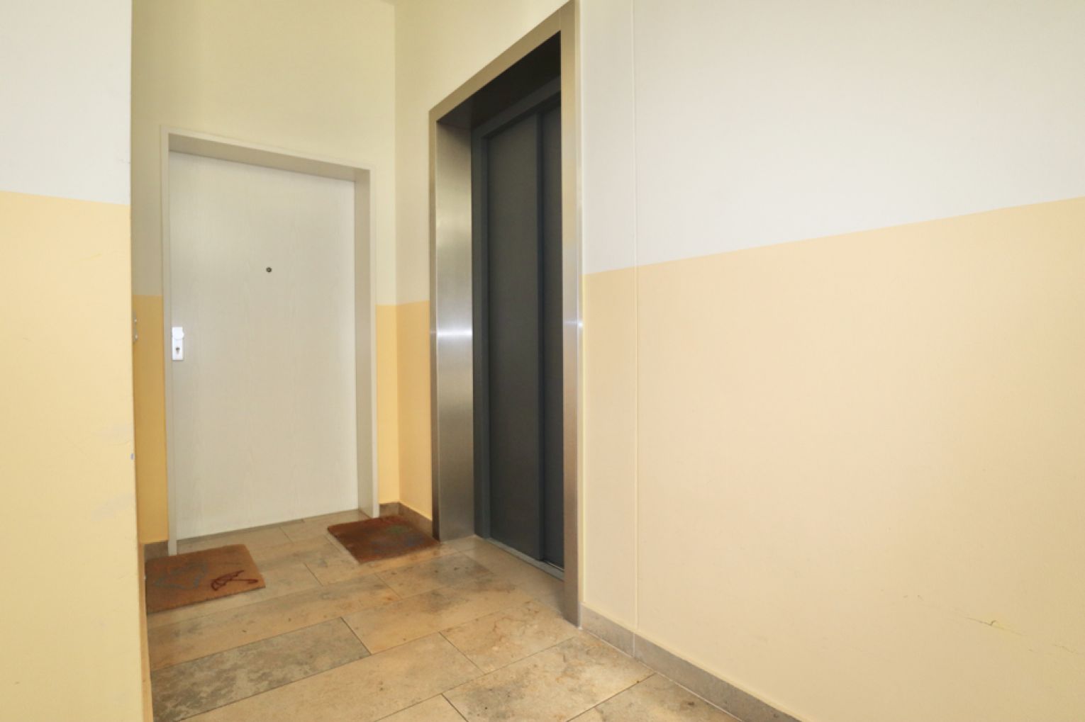 Zentrum • 2-Raum Wohnung • Dachgeschoss • Fahrstuhl • Chemnitz • Stellplatz • zur Miete