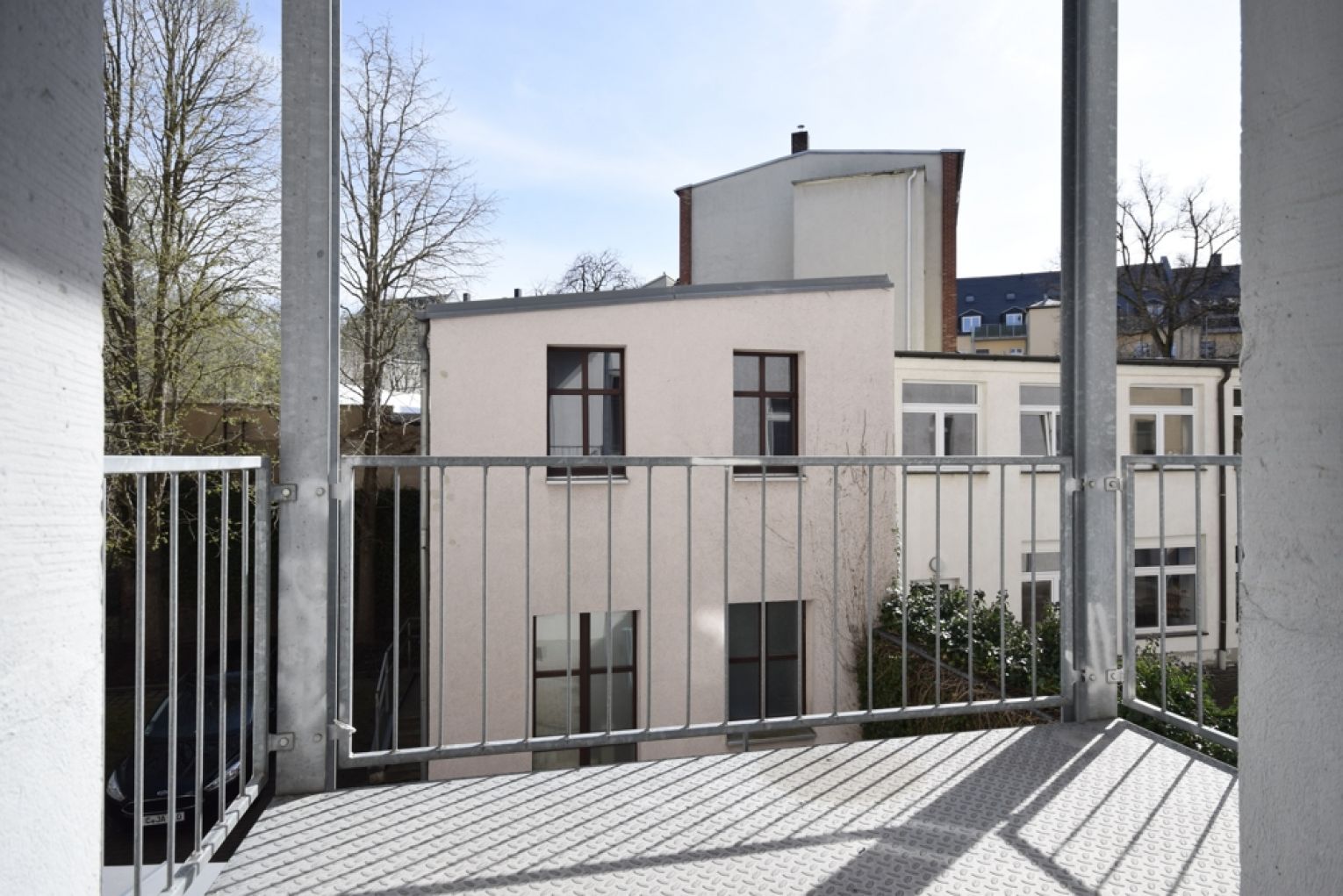 Laminat • 3-Raum • Aufzug • Bad mit Wanne • Schloß-Chemnitz • zentrumsnah • neuer Balkon!