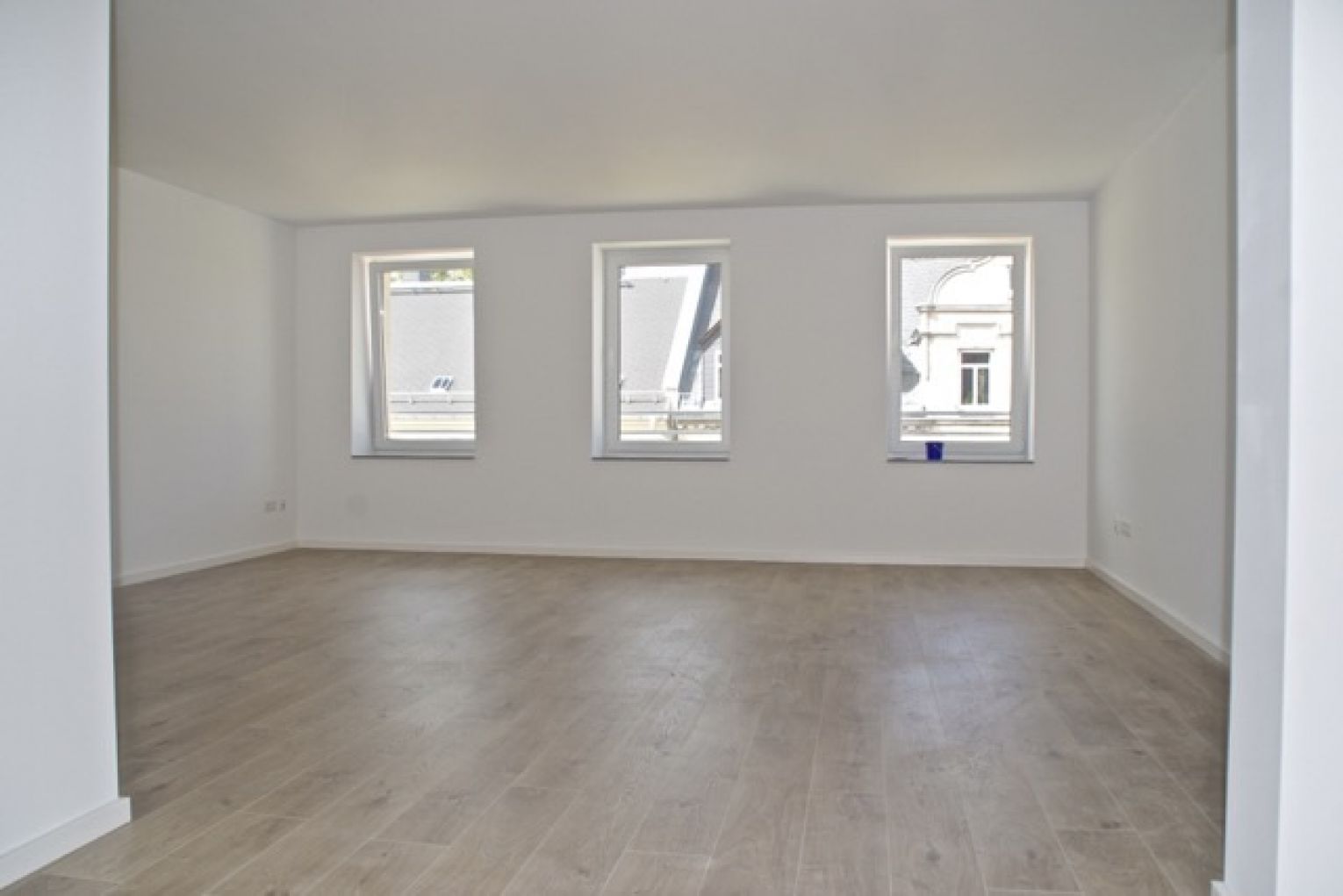 moderne 5 Zimmer • moderner Grundriss • Balkon • TOP Hausgemeinschaft • Grillecke • EBK • Stellplatz