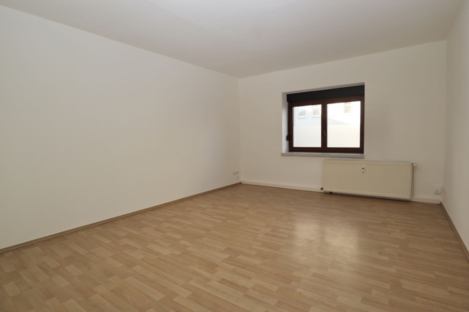 Laminat • 2 Zimmer • modernes Badezimmer • Erdgeschoss • Chemnitz • schnell sein!!