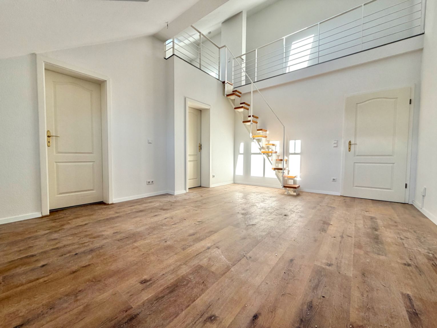 1,5-Zimmer • auf dem Kaßberg • Dachgeschoss • neues Bad • Maisonette • Einbauküche • JETZT mieten!