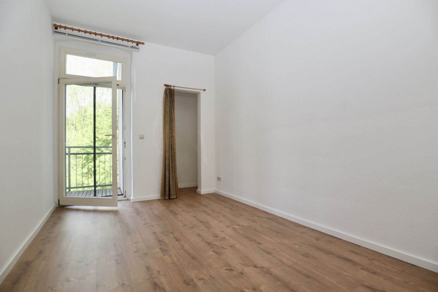 Kaßberg • jetzt schnell sein • 2-Zimmer • mit Balkon • Einbauküche •  MIETEN • bald wieder frei!