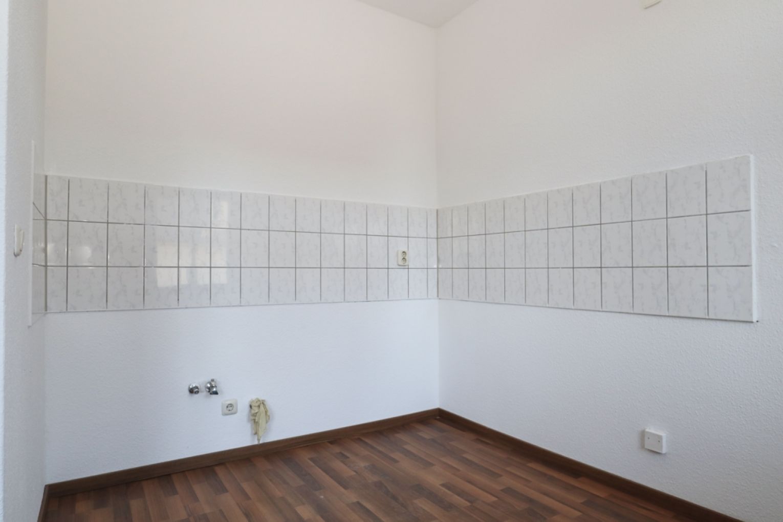 4-Zimmer Wohnung in Chemnitz • Einbauküche • 2 Bäder • Lutherviertel • Balkon • jetzt anrufen