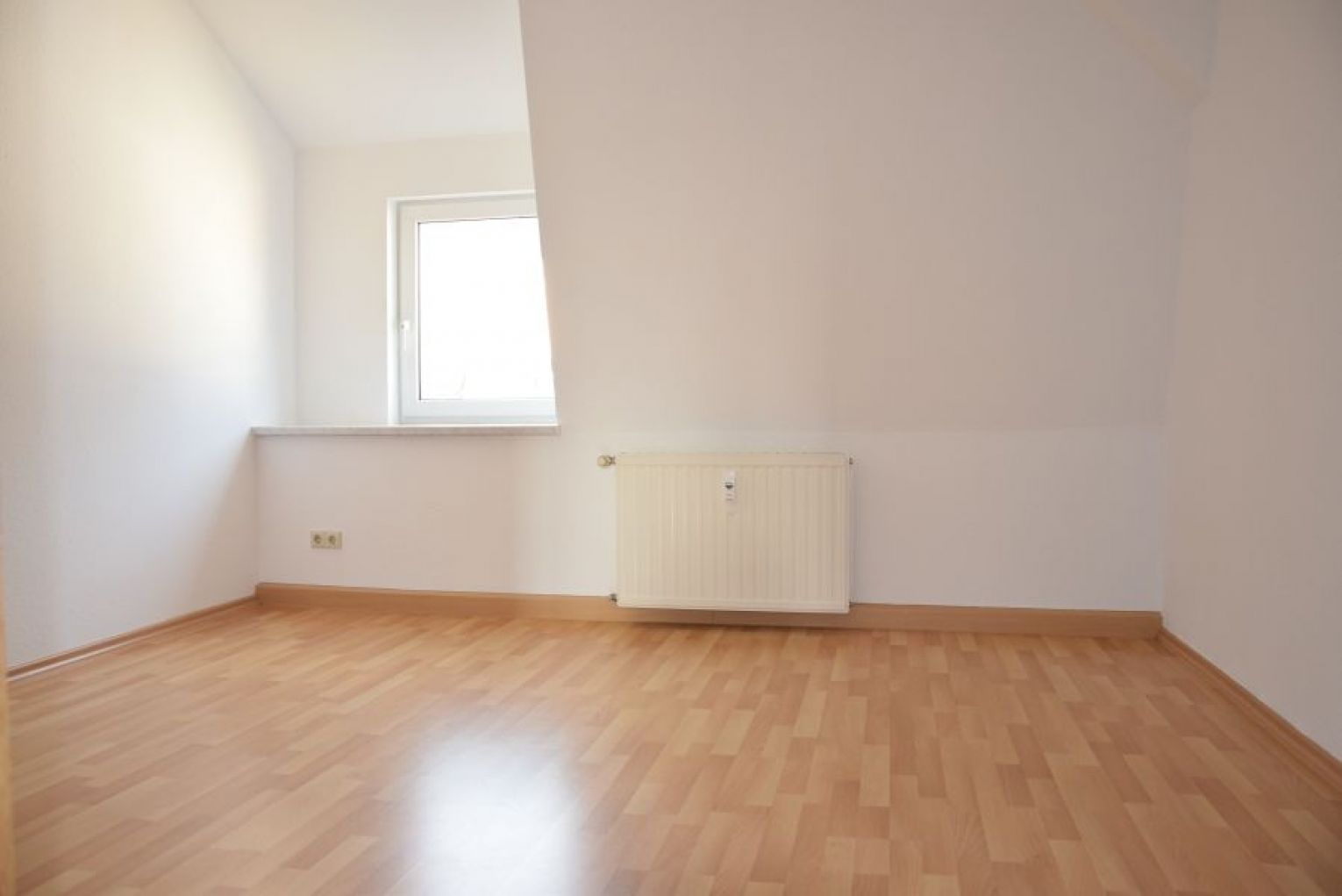 4 Zimmer • Maisonette • interessanter Grundriss • 2 Bäder • ruhige Lage • Wanne und Dusche • TOP!