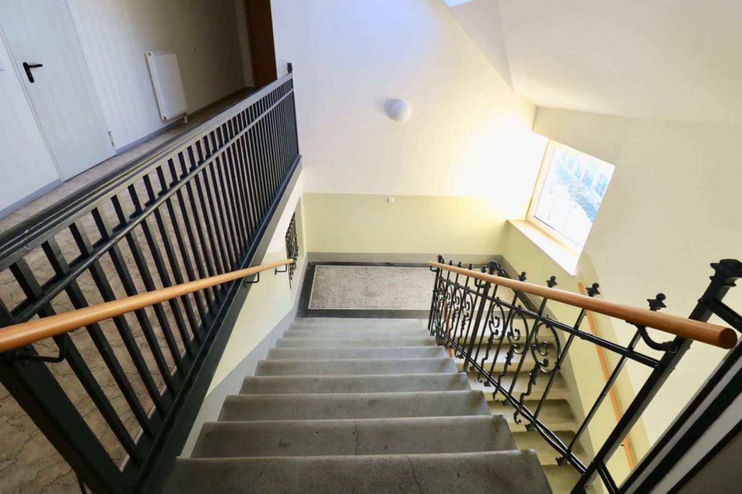 Dachgeschoss • Chemnitz • 2-Raum Wohnung • Schloßchemnitz • Südbalkon • Einbauküche • jetzt anrufen