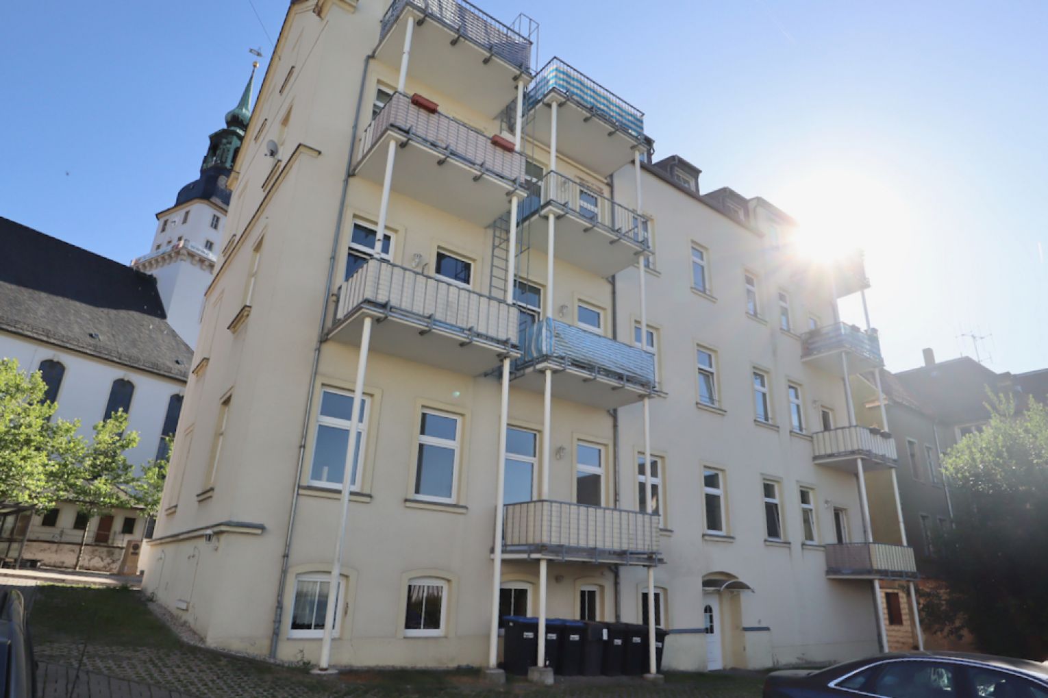 2 Zimmer • großzügig • Balkon • Tageslichtbad mit Wanne • Stellplatz • zentrale Lage • Wohnküche