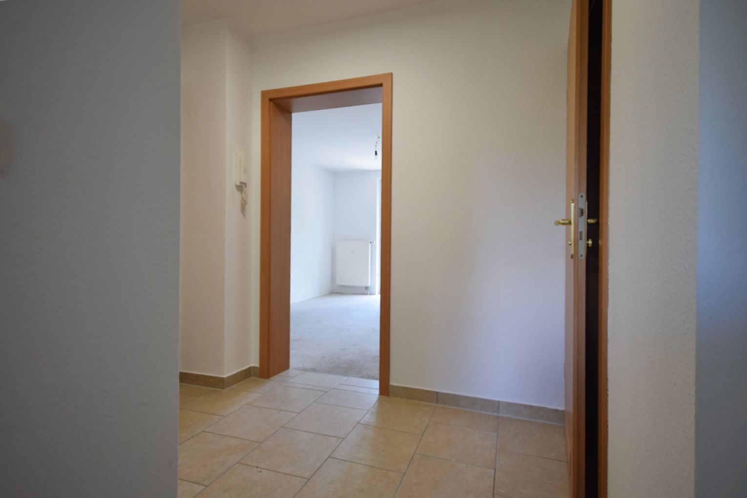 Balkon • Bad mit Wanne & Dusche • Wintergarten • 2-Raum Wohnung in Chemnitz • Hilbersdorf • anrufen