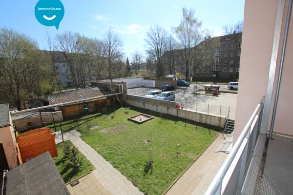 moderne offene Küche • großer Balkon • junge Hausgemeinschaft • Grill und Kinderecke • Stellplatz