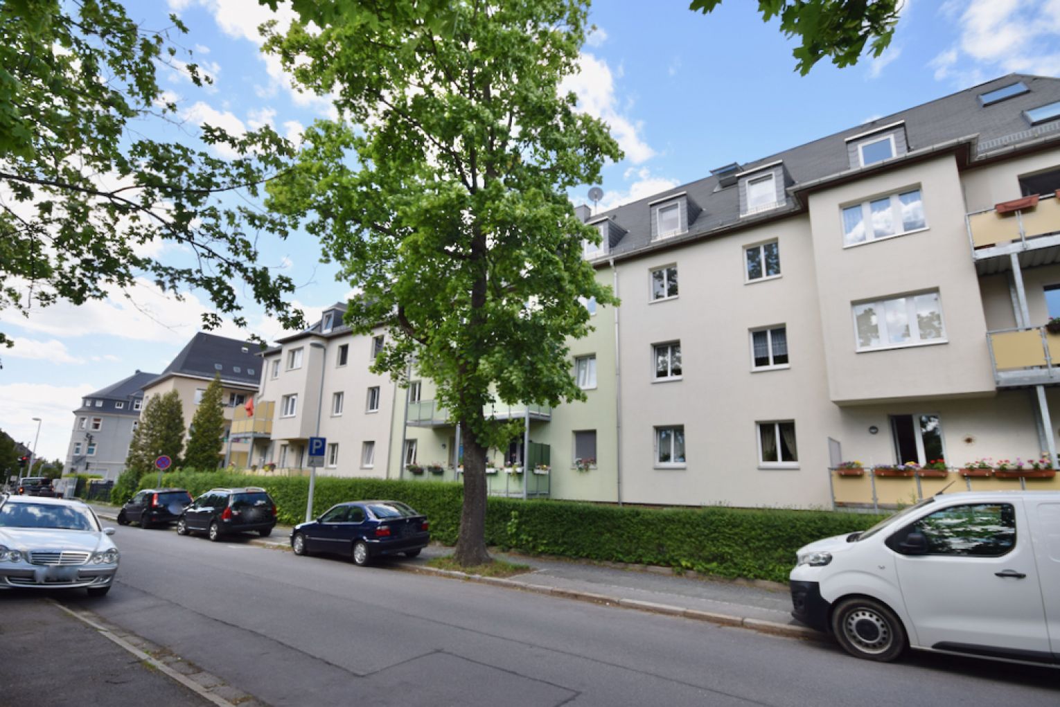 3-Zimmer Wohnung • renoviert • Balkon •  Bad mit Wanne und Fenster • Laminat • gleich anschauen!?