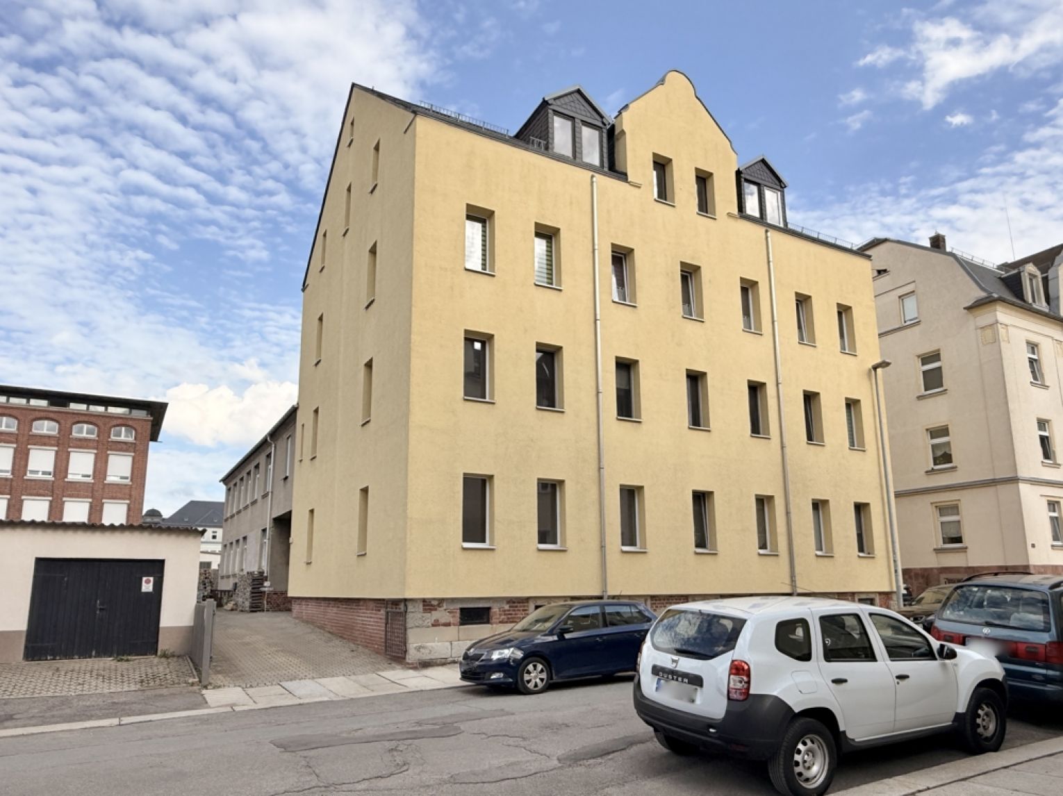 ruhige 3 Zimmer • Tageslichtbad mit Dusche • geräumige Küche • Laminat • günstig mieten 