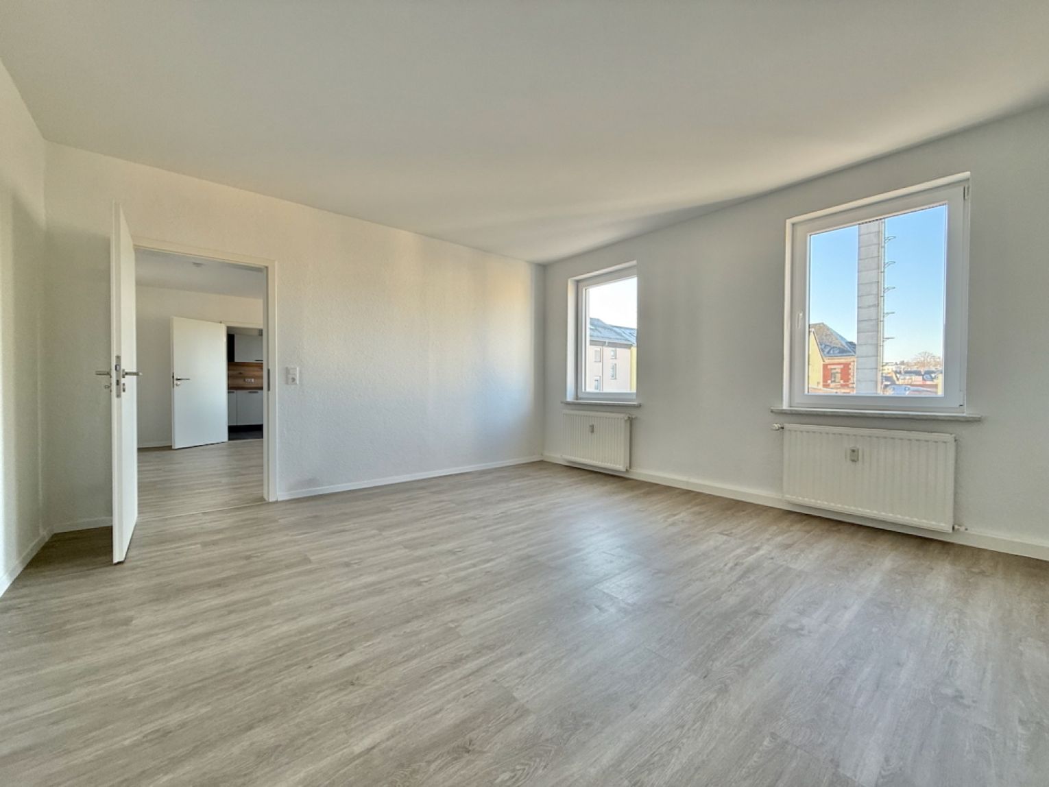 2 Zimmer • mit Einbauküche • neues Bad • in Limbach-Oberfrohna • zur Miete • jetzt anschauen!