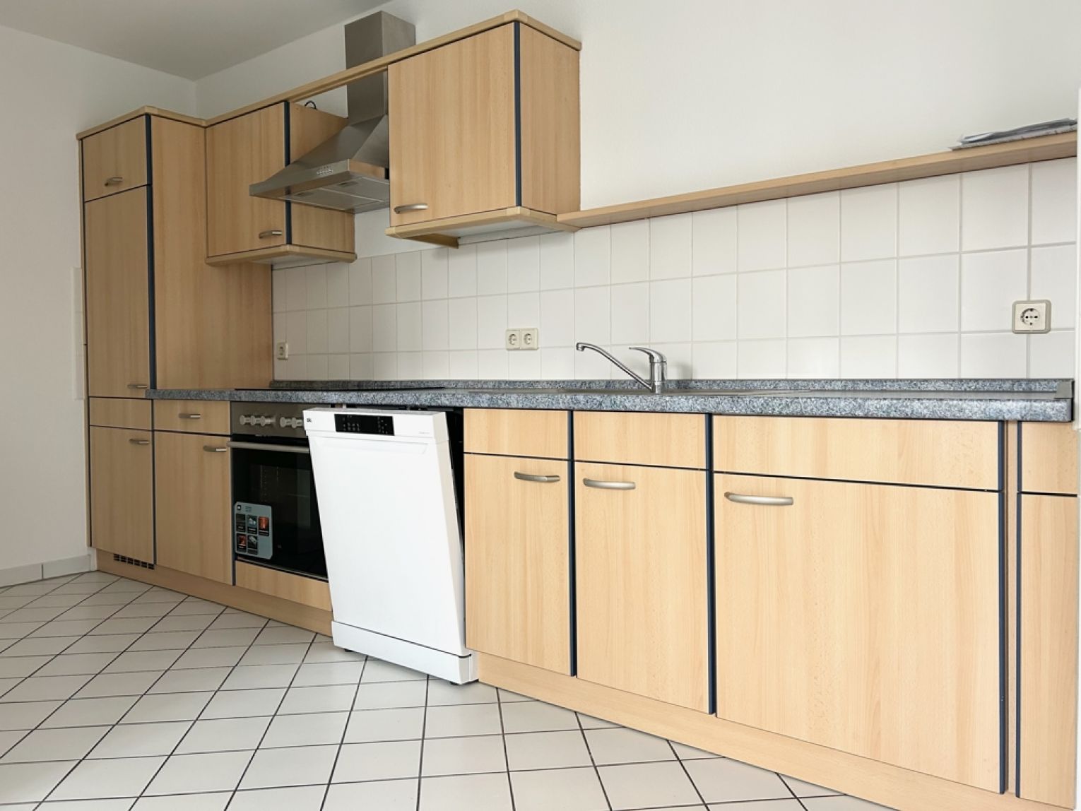 zur Miete • Altendorf • 2-Zimmer-Wohnung • mit Balkon • Tageslichtbad • EBK • schnell anrufen!