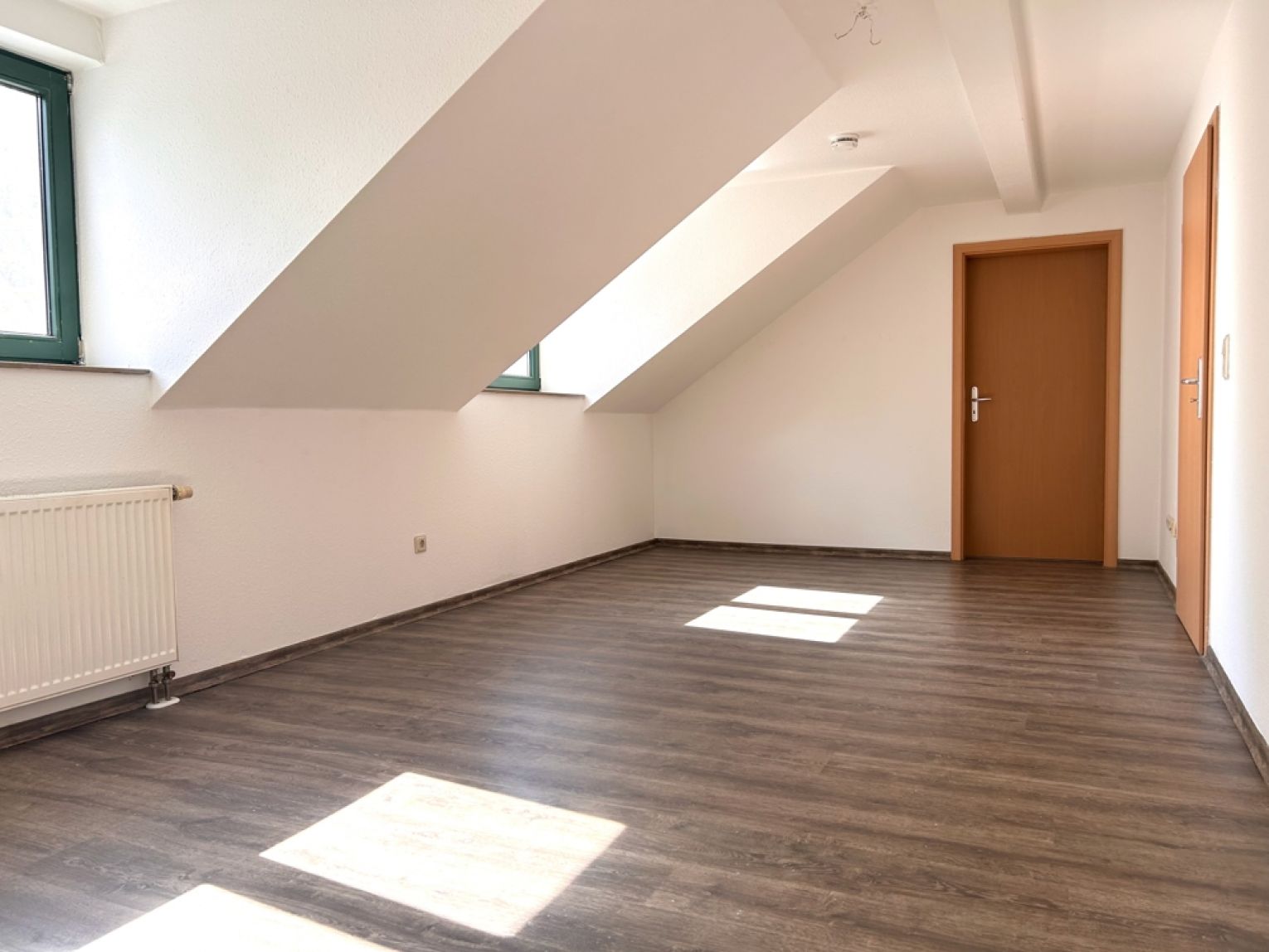2-Zimmer Wohnung • Kaßberg • Wanne • Chemnitz • Dachgeschoss • Singlewohnung • Mieten!!
