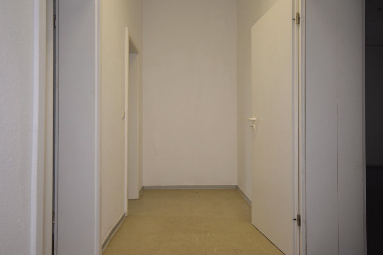 Bürofläche • hell und freundlich • frei gestaltbar • einmal anschauen ?