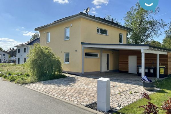 Fast neues Einfamilienhaus • 4 Zimmer • Doppelcarport • 909qm Grund • ab Mai beziehbar • KFW50