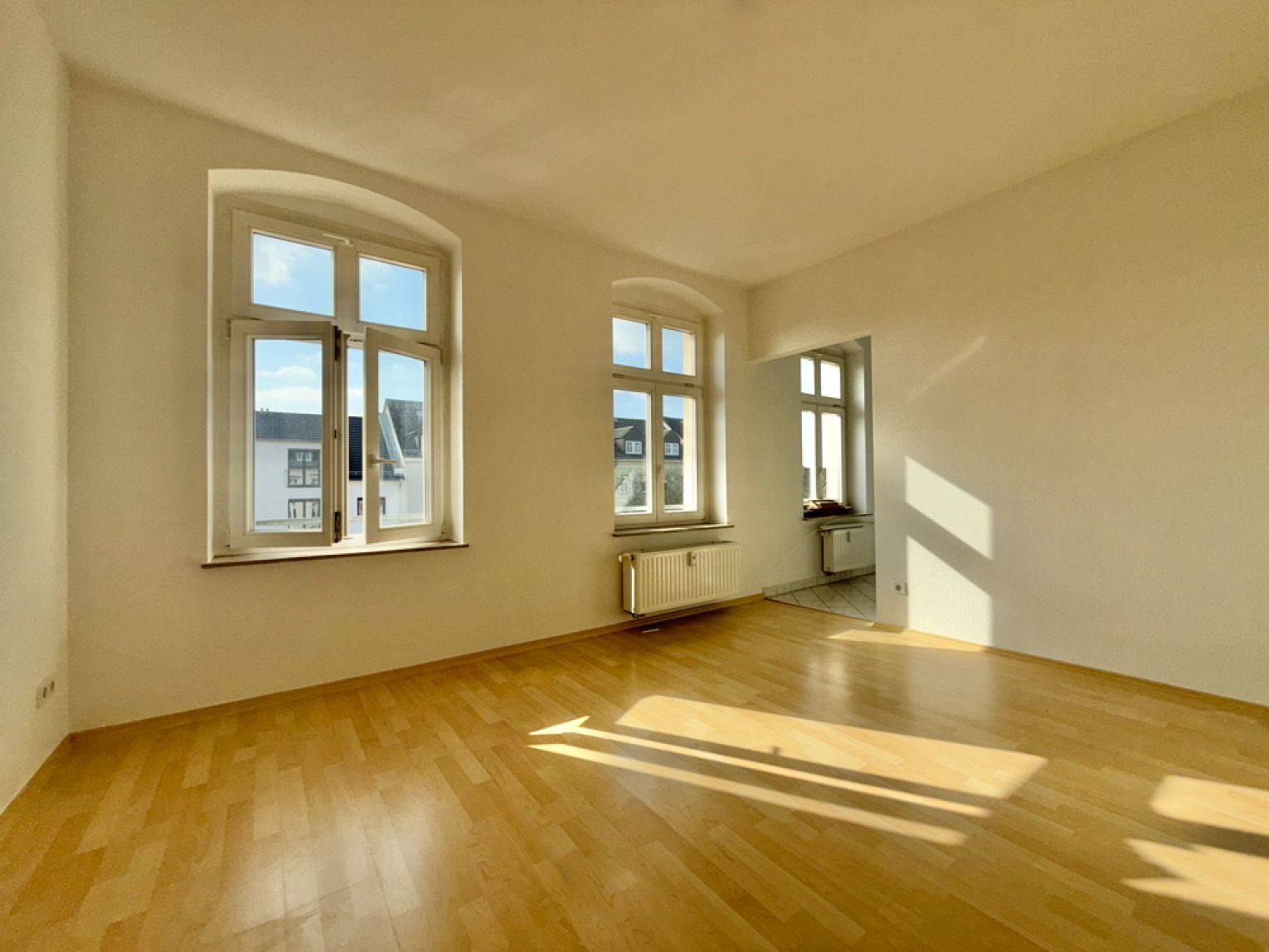 2 Zimmer • mit Einbauküche • zur Miete • im Schloßviertel • mit Balkon • schnell sein! • und mieten!