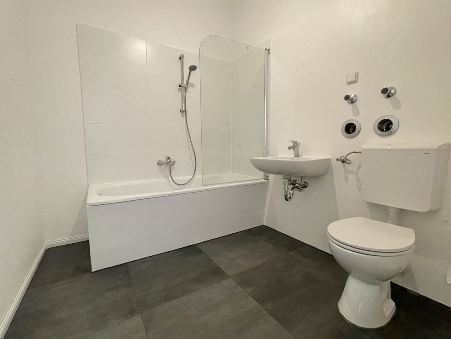 3 Zimmer mit Balkon • Jugendstil • modernes Bad mit Wanne • offene Küche • Sonnenberg • Lift • Miete