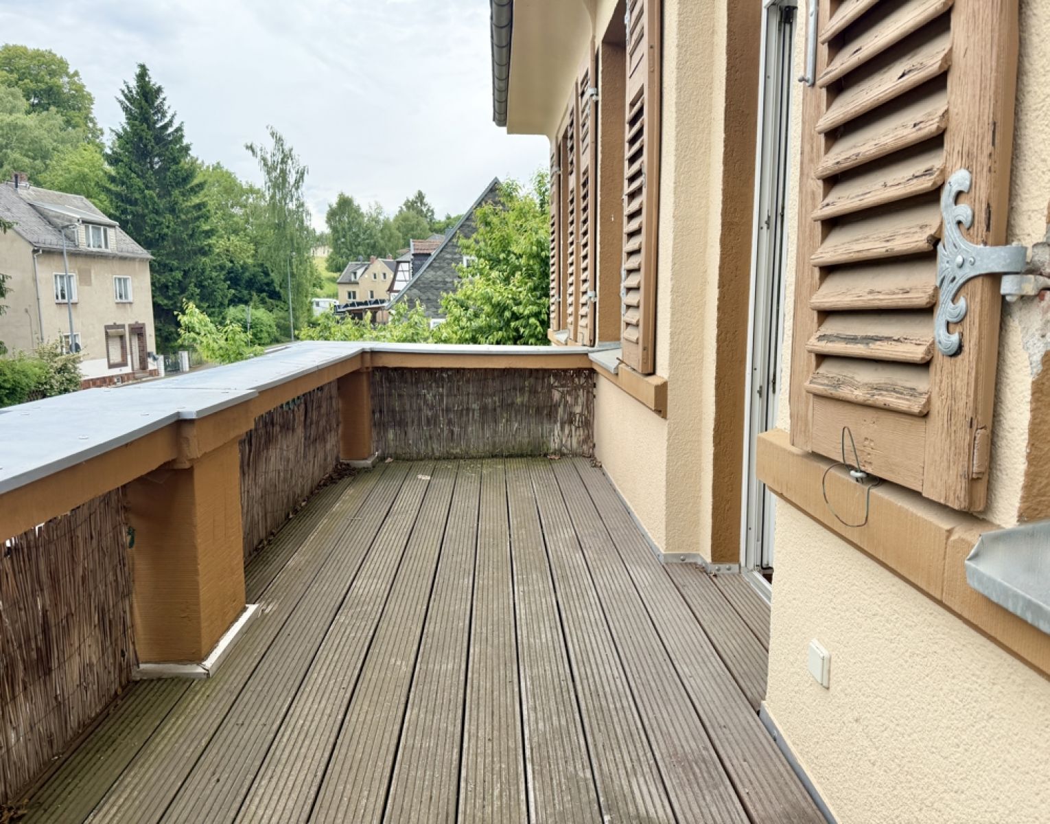 3-Zimmer • Runderker • Bad mit Fenster und Wanne • Laminat • Stadtvilla • Stellplatz