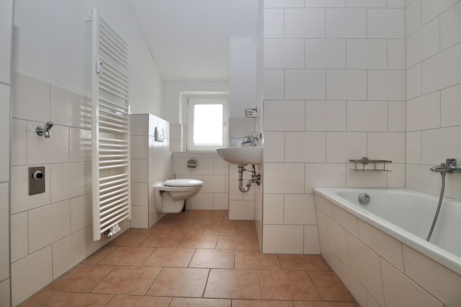 Einbauküche • Dachgeschoss • Kaßberg • 2-Raum Wohnung • Balkon • Tageslichtbad • jetzt anrufen