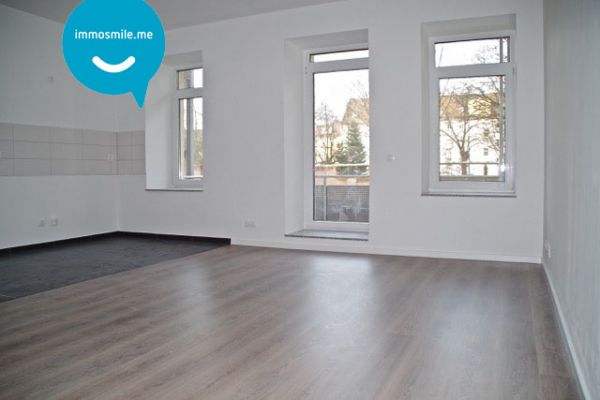 4 Zimmer • Fussbodenheizung • 2 Bäder • Balkon • schickes Laminat • Stellplatz • offene Küche • TOP!