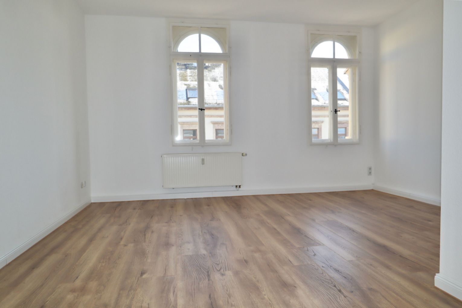 3-Raum in Chemnitz • separates WC • Laminat • imposante Jugendstilvilla • Altbau • mit Einbauküche!