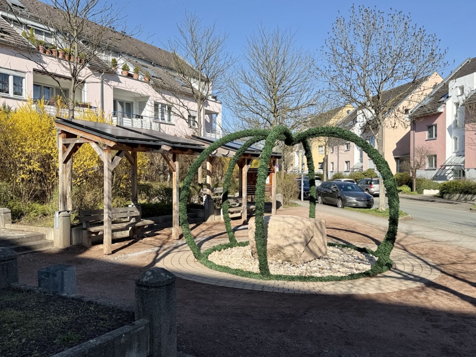 3-Raum-Erdgeschoss Wohnung • Aussenterrasse • Grüna • Tiefgarage • modernes Laminat • beliebte Lage