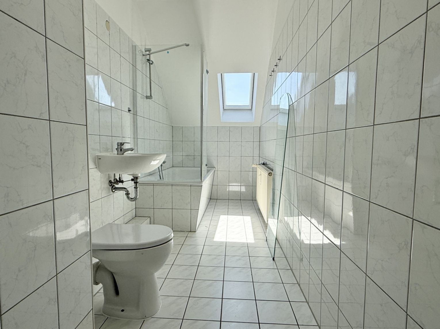 4 Zimmer • ruhige Lage • große Grünfläche • Tageslichtbad • kompakter Grundriss • Termin gewünscht ?