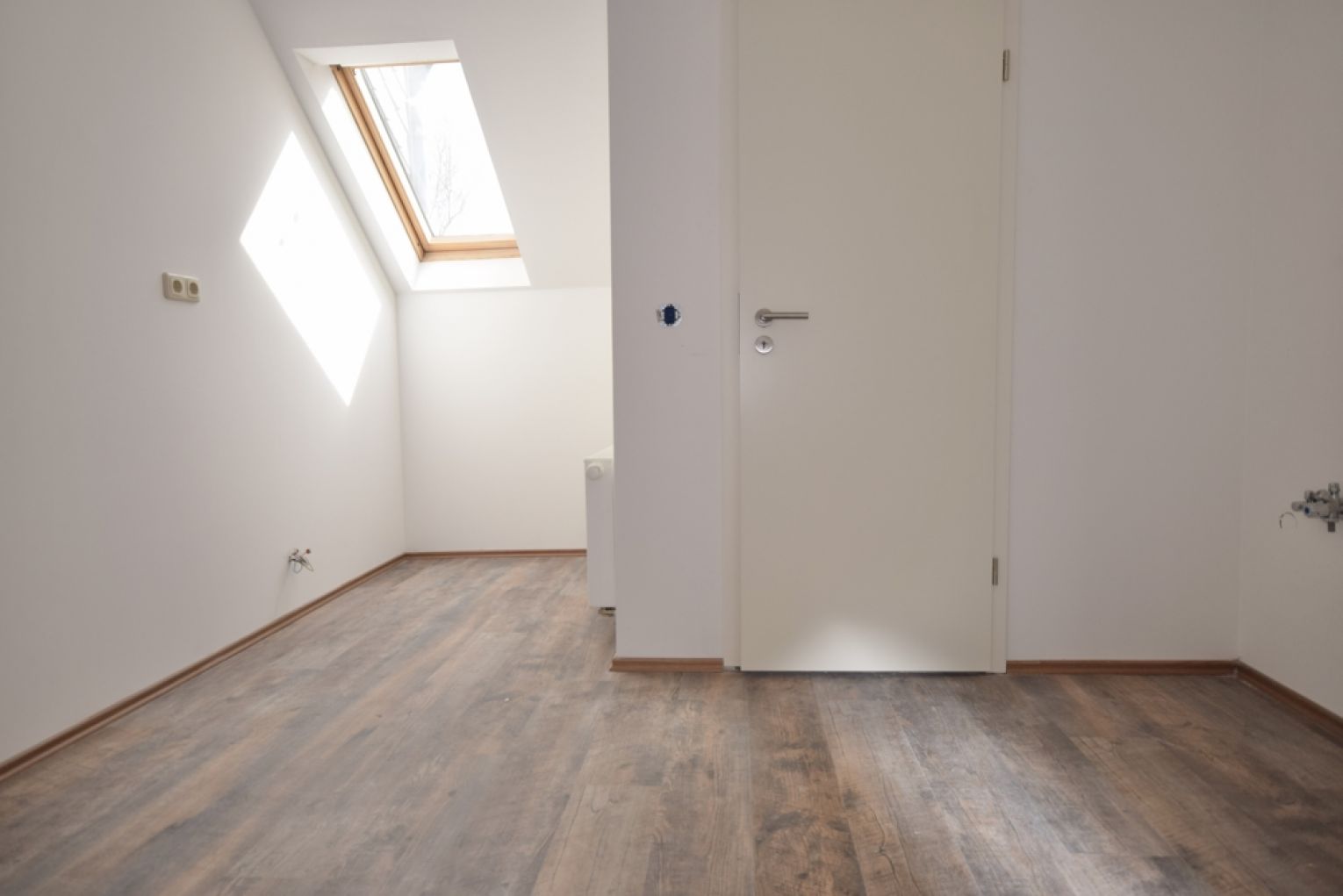 4 Zimmer • Bad mit Fenster, Dusche und Wanne • Dachgeschoss • Laminat • mit Balken • zentrumsnah