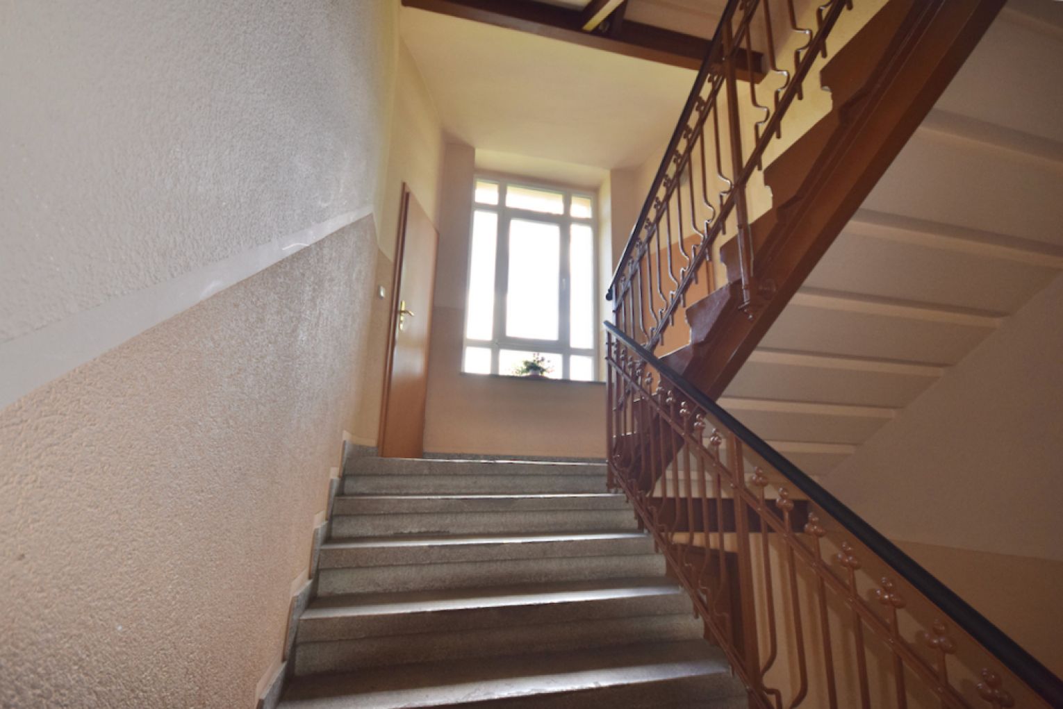 3 Zimmer • Kassberg • Balkon • schickes Laminat • Bad mit Wanne • Dachgeschoss • mal Anschauen !? - Photo 4