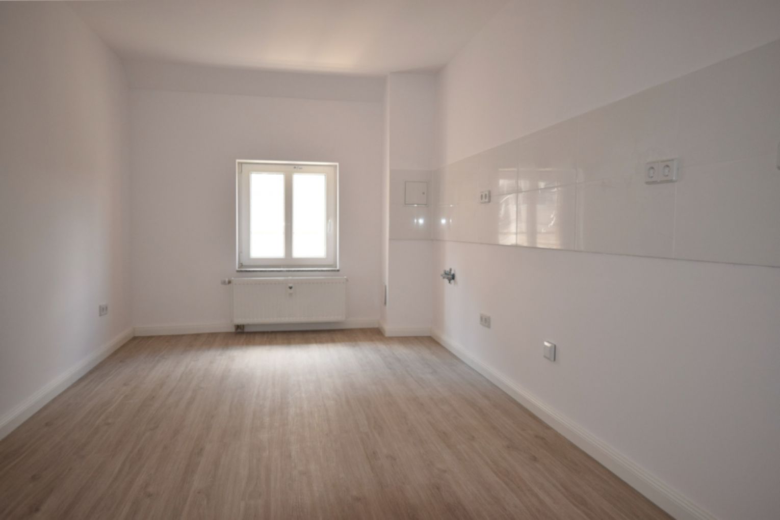 TOP! • Gäste WC mit Dusche • 4 Zimmer • Wohnküche • Tageslichtbad mit Wanne • jetzt Zugreifen !