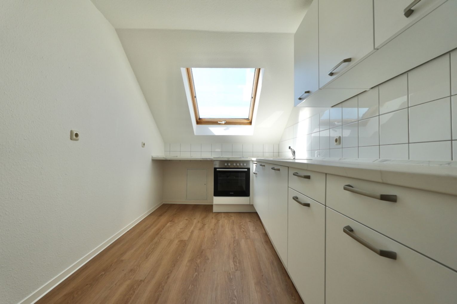 3 Zimmer • Dachgeschoss • Maisonette • mit Einbauküche • in Bernsdorf • jetzt mieten