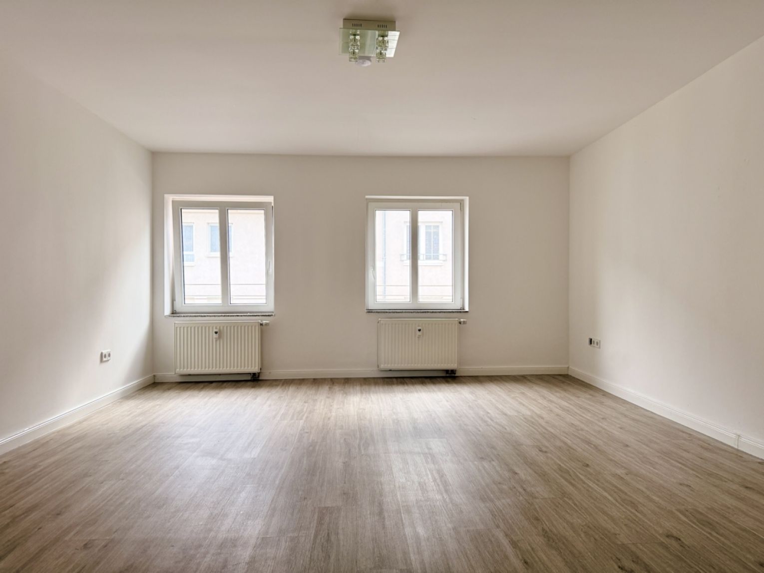 Jetzt zugreifen • 4 Zimmer • Wohnküche • Tageslichtbad mit Wanne+Dusche • Zentrum • Abstellraum