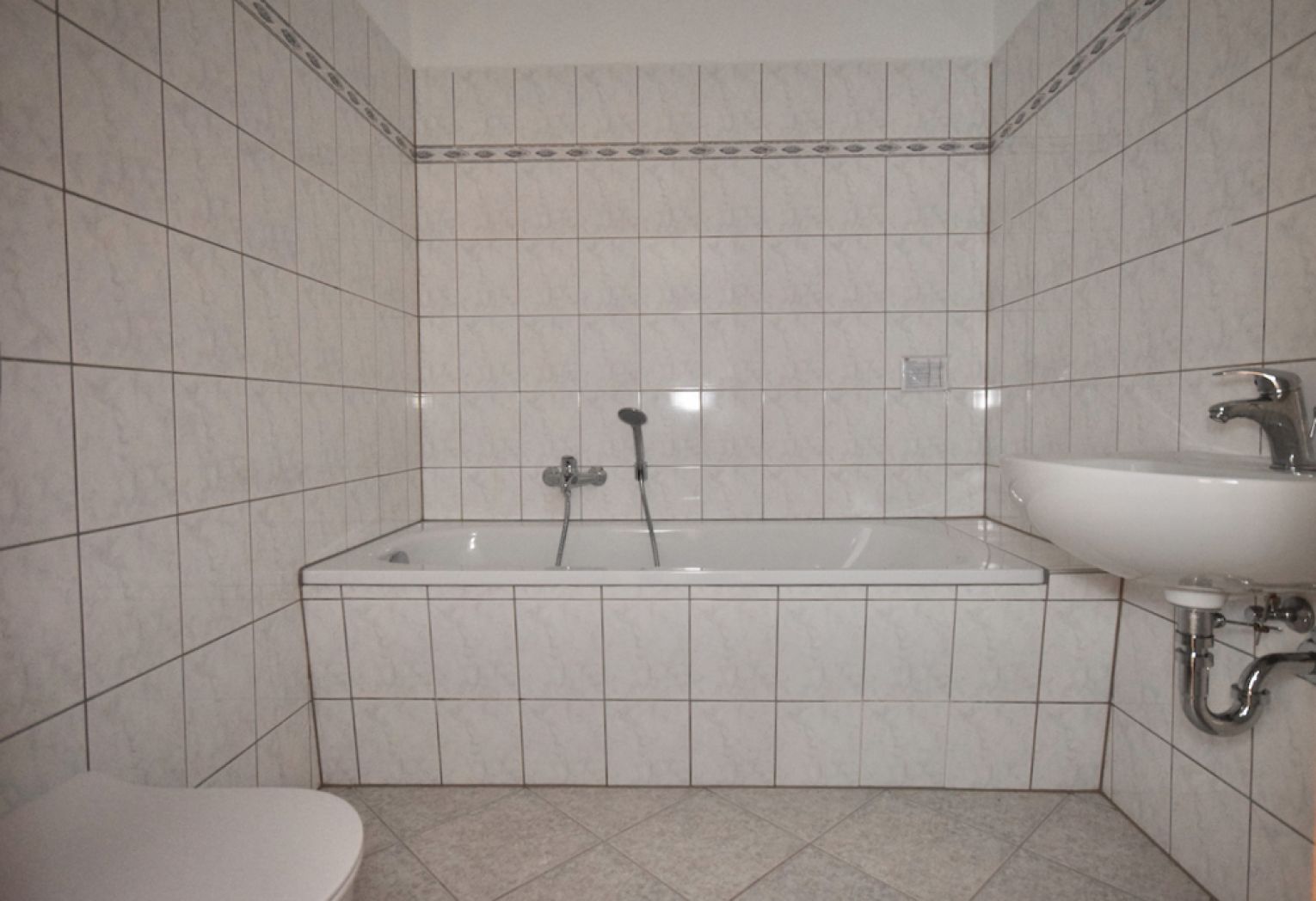 Kaßberg • Balkon • 3 Zimmer • neues Laminat • Bad mit Wanne • Hausgarten • jetzt Mieten