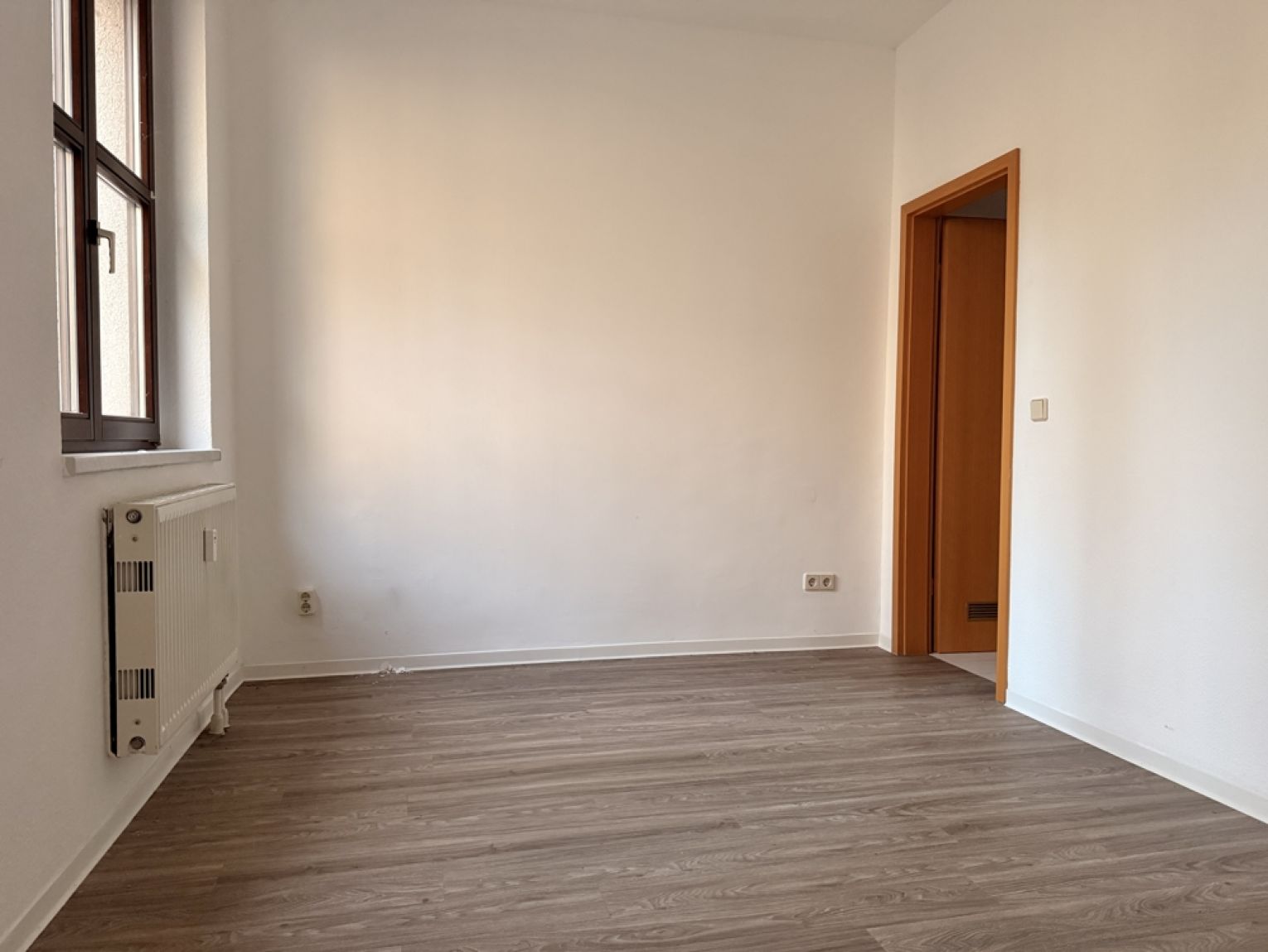 1Zimmer • offene kleine Küche • Sanitäranlage • ruhig gelegen