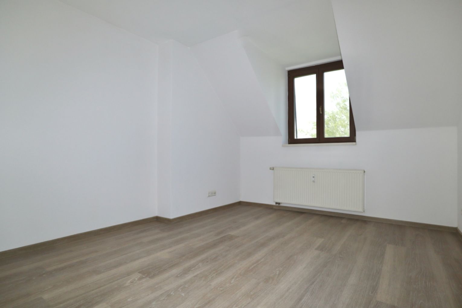 Kaßberg • große 3-Raum Wohnung • Dachgeschoss • Balkon • Chemnitz • modern • jetzt mieten