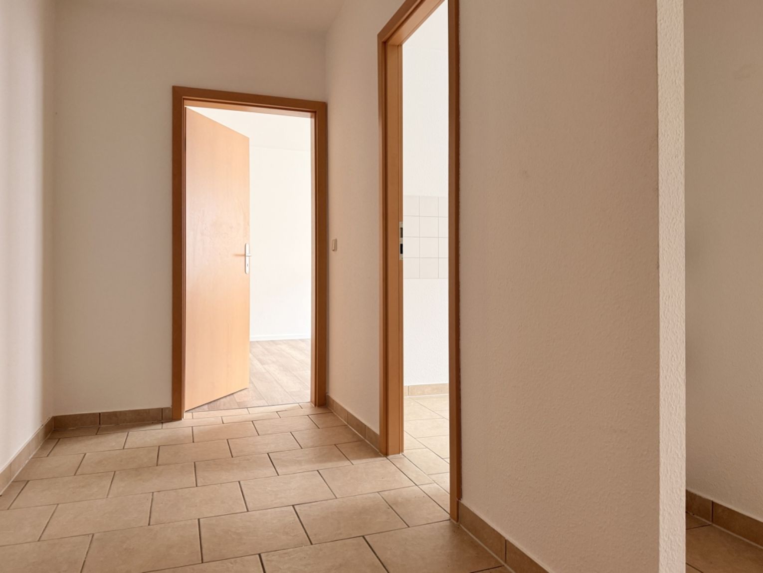 TOP • Laminat • 1-Raum Apartment • Laminat • Bad mit Fenster & Wanne • gleich anschauen • Chemnitz