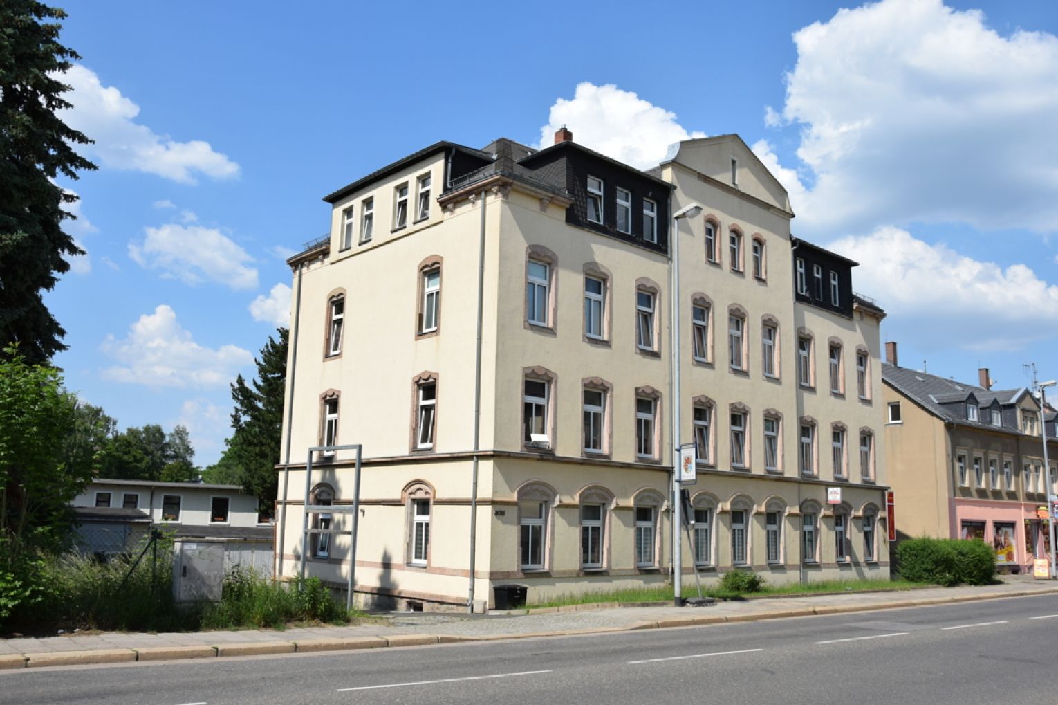 4-Zimmer • Schönau • Bad mit Fenster und Wanne • Laminat • Wohnküche • Garage • schnell anschauen !